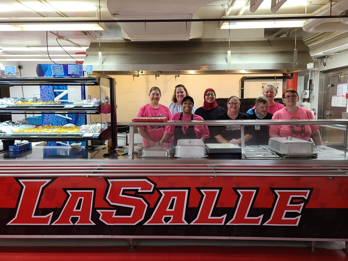 Aramark staff in kitchen